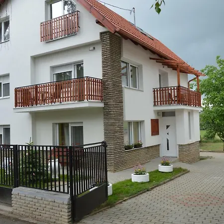 Varga Apartman Heviz Exterior photo